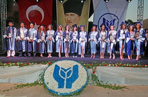 Yaşar Üniversitesi'nde 791 öğrenci mezun oldu