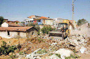 Karşıyaka'da son üç yılda 1192 bina yıkıldı