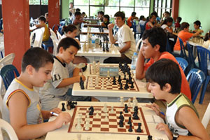Satranç turnuvası çekişmeli geçti