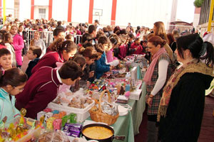 MEV Koleji öğrencilerinden LÖSEV yararına kermes