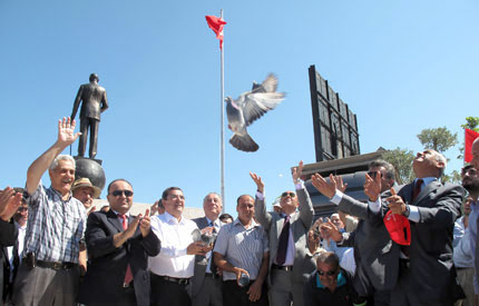 Urla Meydanı ve Atatürk Heykeli açıldı