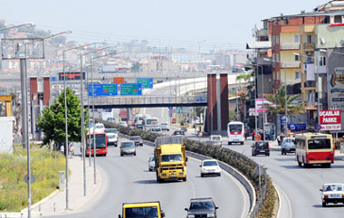 Anadolu  Caddesi kamyondan arındırılıyor