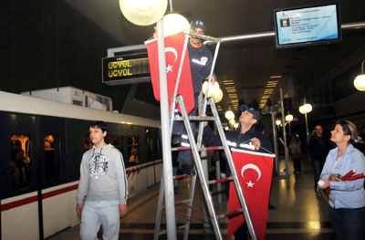 Bölücülere İzmir'den bayraklı tepki 