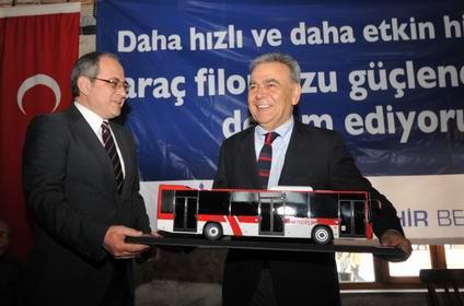 İzmir Büyükşehir Belediyesi otobüs filosunu büyütüyor