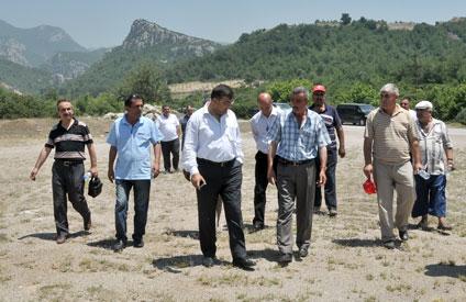 Bornova Belediyesi'nden köy muhtarlarına da bilgisayar ve telefon