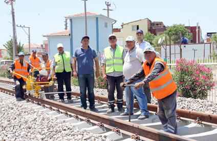 58 derece ray sıcaklığında yol yenileme çalışması