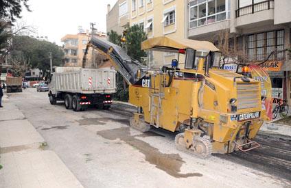 Karşıyaka'da 210 sokağın kaplaması yenileniyor