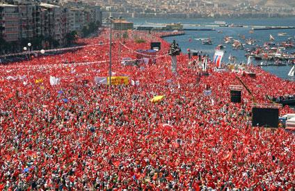 İzmirliler terörü lanetlemek için yürüyecek