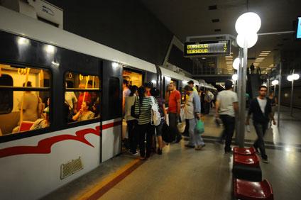 İzmir Metrosu 60 milyon yolcu hedefliyor