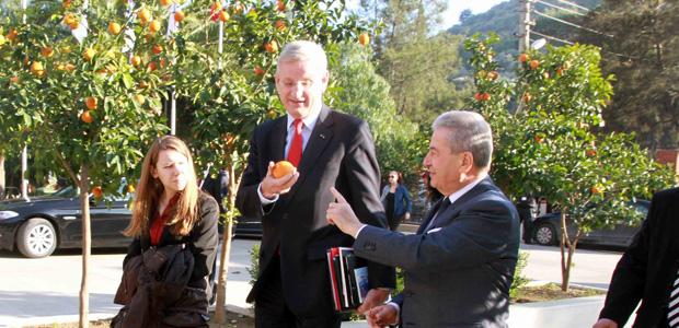 İsveç Dışişleri Bakanı Bildt EXPO alanını beğendi