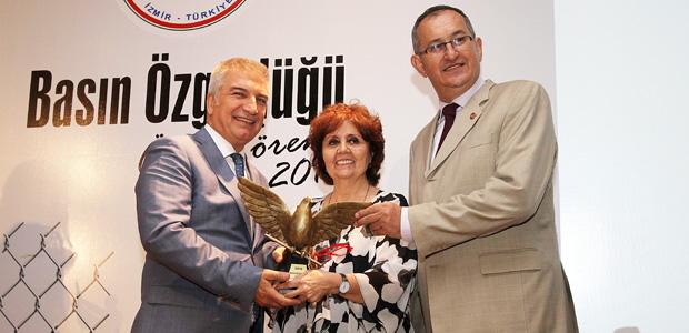 Ayşenur Arslan'a Basın Özgürlüğü Ödülü verildi 