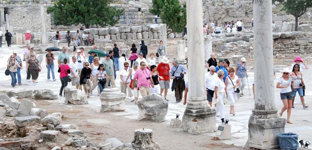 Üç aylık dönemde turizm gelirleri yüzde 22,8 arttı