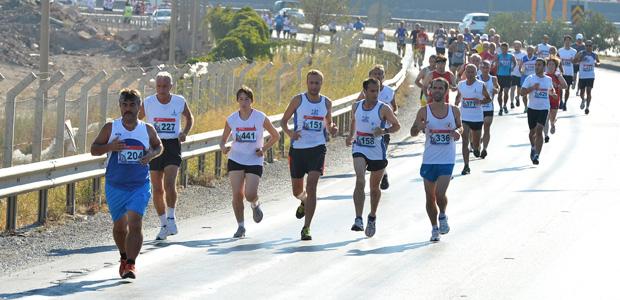 9 Eylül yarı maratonu koşuldu