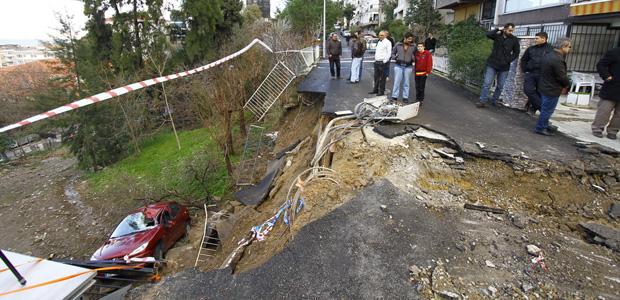  Şiddetli yağış toprak kaymasına yol açtı