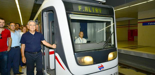 İzmir Metrosu Fahrettin Altay Meydanı'na ulaştı