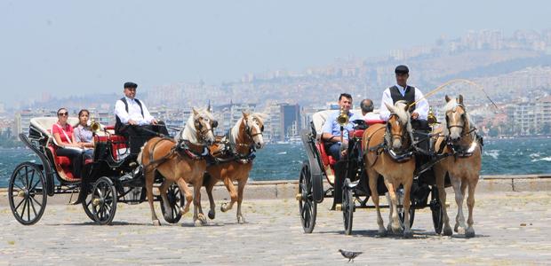 Faytonlar kent merkezinde turlamaya başladı