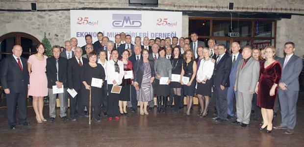 EMD İzmir Şubesi 25. kuruluş yıldönümünü kutladı