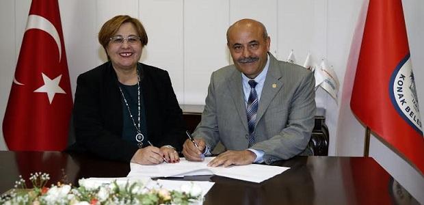 Konak Belediyesi 100 kadına mesleki eğitim ve girişimcilik kursu verecek