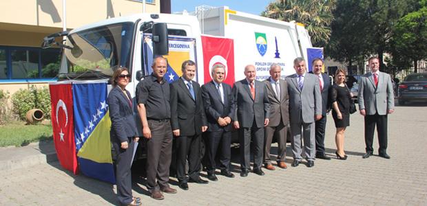 İzmir'den Doboj Istok'a çöp kamyonu armağan