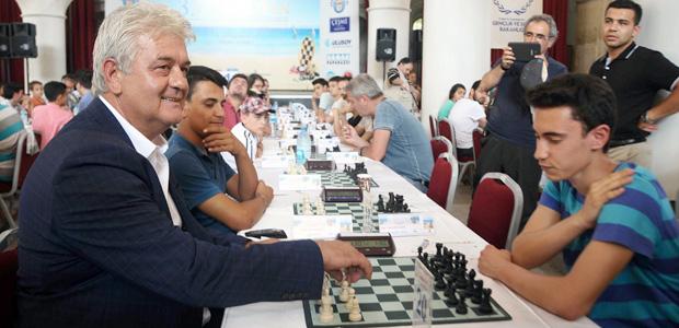 3. Çeşme Open Satranç Turnuvası sürüyor