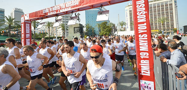 İzmir’de 19 Mayıs şöleni 