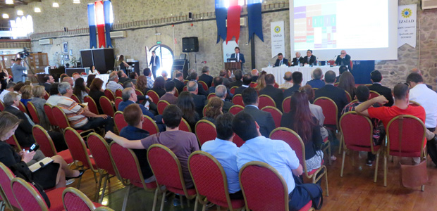 İzmir Temiz Enerji Zirvesine ev sahipliği yaptı