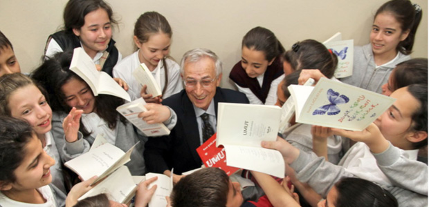 Çağlayan kitaplarını KİTVAK yararına imzalayacak