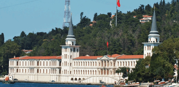 Askeri okullar kapatıldı hastaneler devredildi