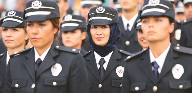 Kadın polise başörtüsü serbestisi getirildi