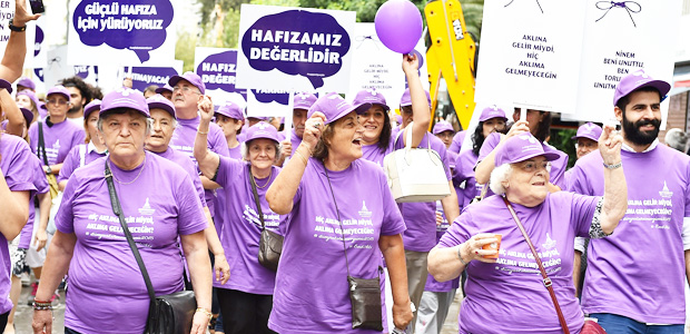 Alzheimer farkındalığı için yürüyecekler  