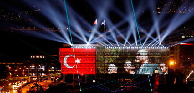 Atatürk Meydanı’nda görkemli ses ve ışık gösterisi