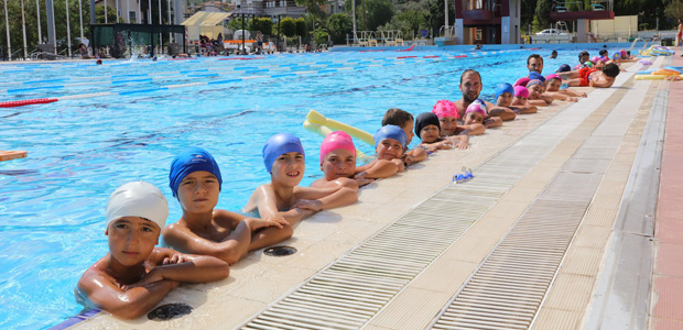 Güzelbahçe Belediyesi yaz spor okulları sürüyor