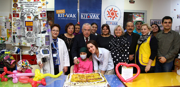 Onkoloji hastası çocuklarla yeni yıl kutlaması