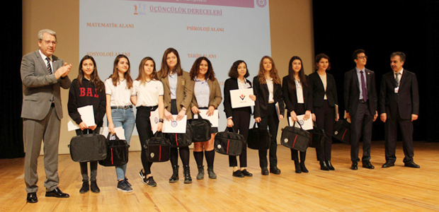 Lise öğrencilerinin araştırma projeleri ödüllendirildi