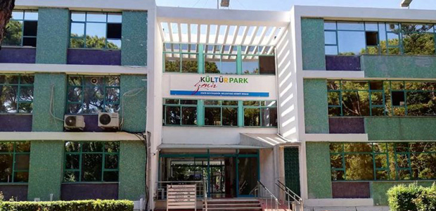 Kütürpark yönetim binası vakıf üniversitesine tahsis edildi