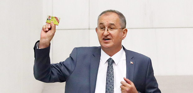 Sertel: İktidar gazetecileri perişan etti
