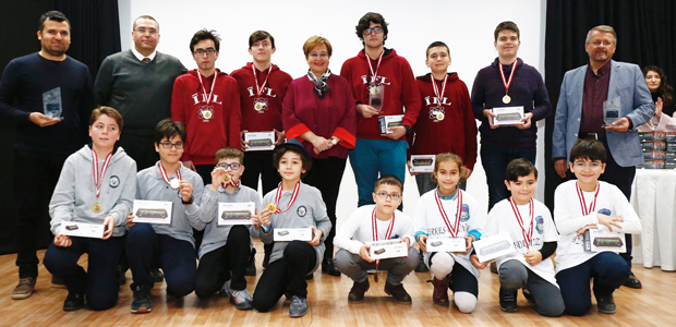 İnönü anısına düzenlenen satranç turnuvasında ödüller verildi