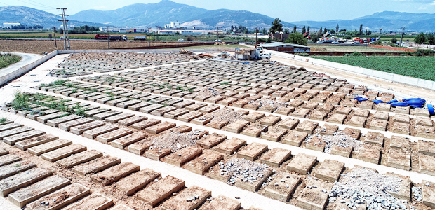 Mezarlıklara "Çift katlı kabir" uygulaması 