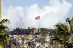 Kale-bayrak [Fotoğraf : Berk Altınışık]