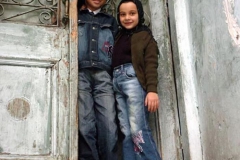 Kapıda Çocuklar... [Fotoğraf : Turan Gültekin]