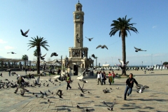 Atatürk Meydanı, Güvercinler, Çocuklar... [Fotoğraf : Arzu Çetik]