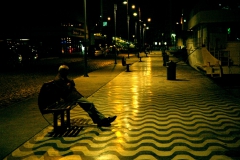 Pasaport'ta yalnız adam [Fotoğraf : İsmail Gezgin]