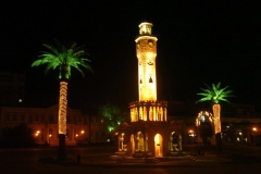 Konak Meydanı, 2007 yılbaşı öncesi Saat Kulesi... [Fotoğraf : Lokman Dağ]