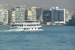 Karşıdan Karşıyaka... (Fotoğraf : Sinan Kerim Uçkaç)