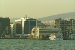 Karşıdan Karşıyaka... (Fotoğraf : Sinan Kerim Uçkaç)