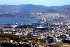 Bayraklı arkası... (Fotoğraf : Aykut Fırat)