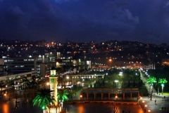 [Konak Meydanı... Fotoğraf: Mehmet Yasa]