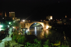 [Mostar'da gece... Gece Mostar Köprüsü... Fotoğraf: Hüseyin Erciyas]