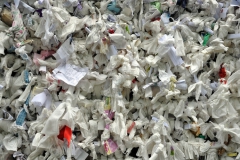 [Meryem Ana Evi'nin bahçesinin duvarında dilekler... Fotoğraf: Saadet Erciyas]