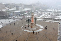 [Karla Atatürk Meydanı... Fotoğraf: İzmir Büyükşehir Belediyesi Basın Yayın Müdürlüğü]